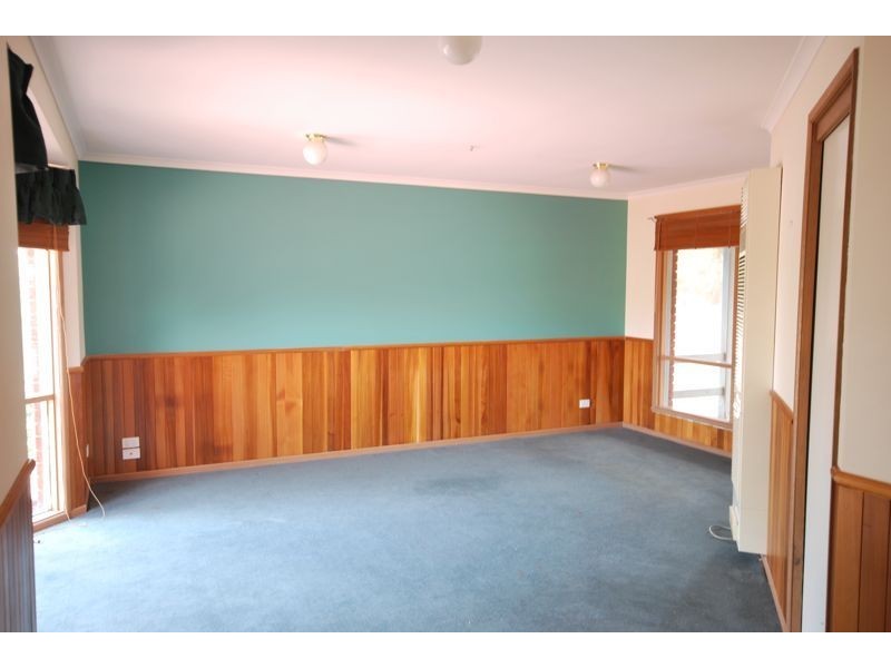 29 Broome Crescent, Cranbourne North VIC 3977