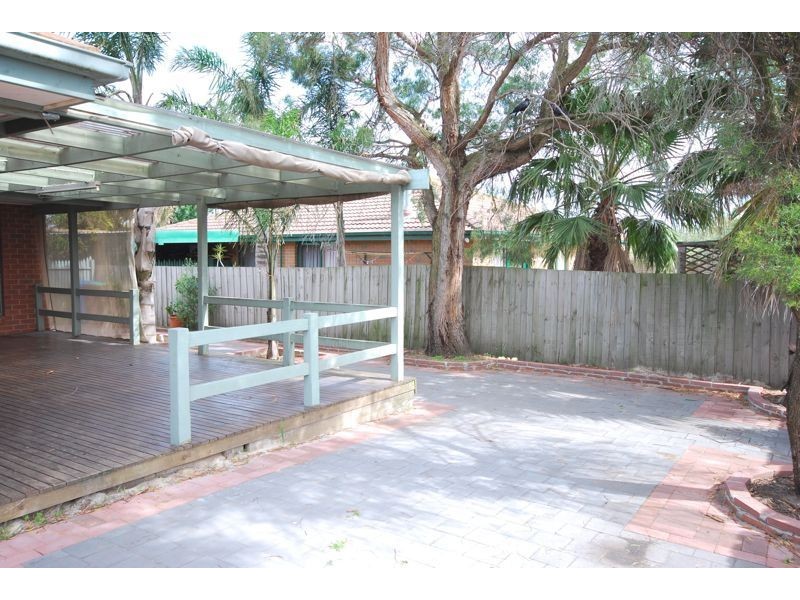 29 Broome Crescent, Cranbourne North VIC 3977