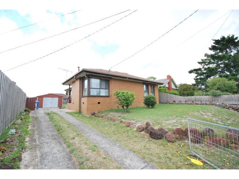 34 Fairbairn Road, Cranbourne VIC 3977