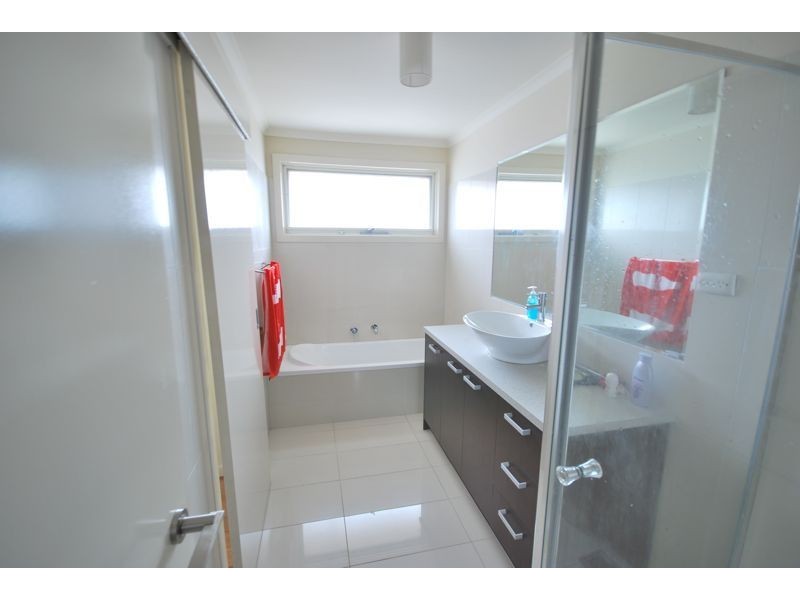 34 Fairbairn Road, Cranbourne VIC 3977