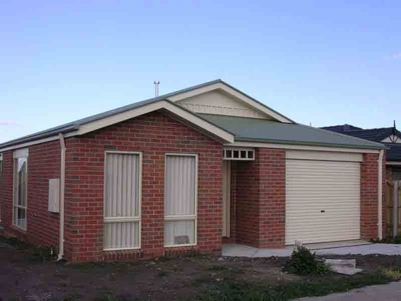 71 Dartmoor Drive, Cranbourne East VIC 3977