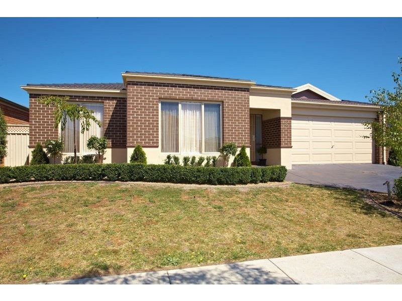 5 Barnby Grove, Cranbourne East VIC 3977