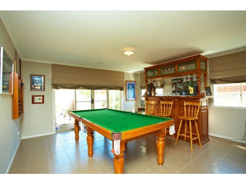 5 Barnby Grove, Cranbourne East VIC 3977