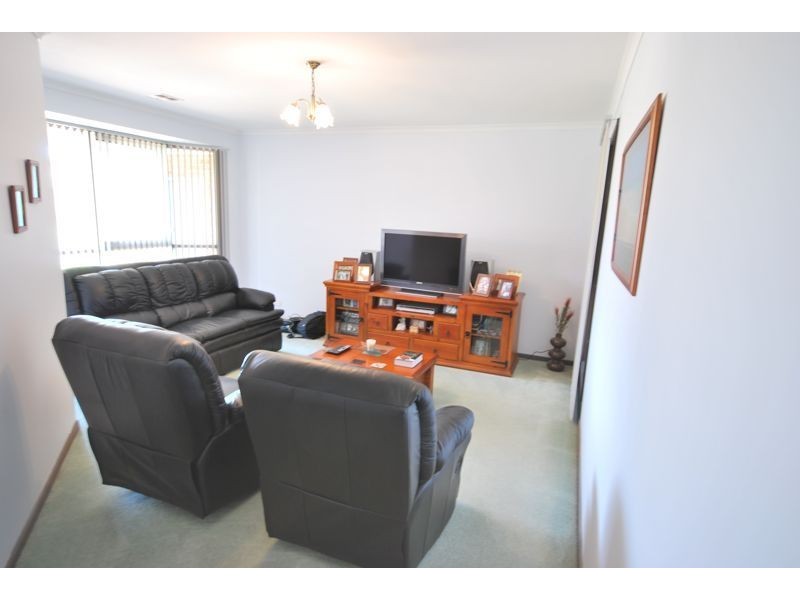 11 Frances Crescent, Cranbourne North VIC 3977