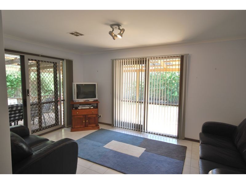 11 Frances Crescent, Cranbourne North VIC 3977