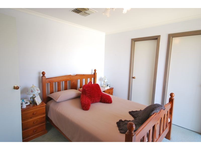 11 Frances Crescent, Cranbourne North VIC 3977