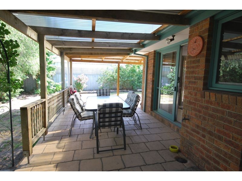11 Frances Crescent, Cranbourne North VIC 3977