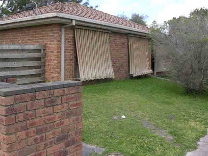 1/12 Isaac Smith Crescent, Cranbourne West VIC 3977
