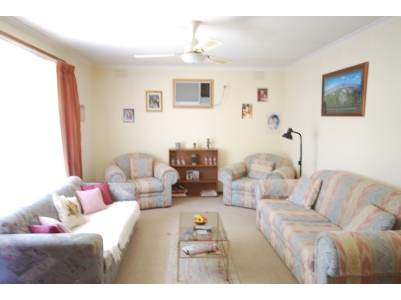 4 Fenfield Street, Cranbourne VIC 3977