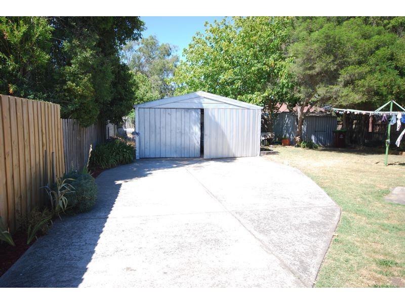 4 Fenfield Street, Cranbourne VIC 3977
