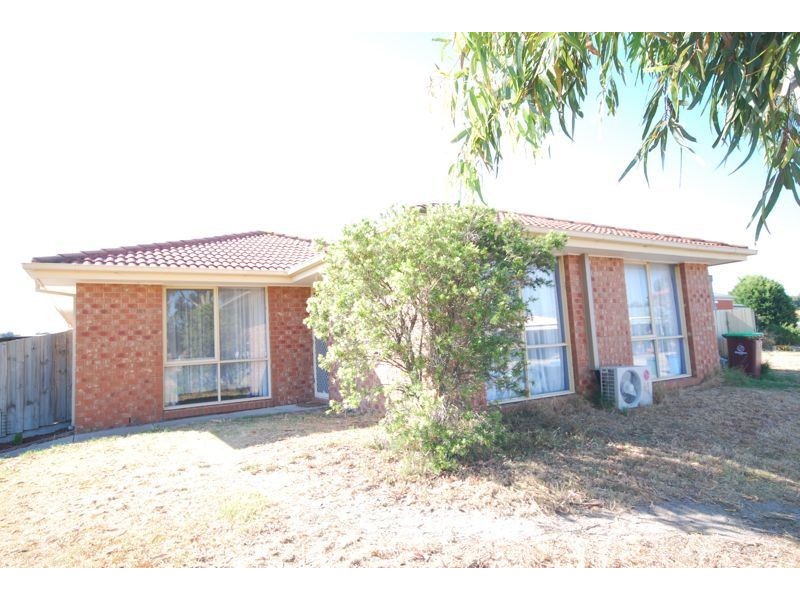 14 Godwin Crescent, Cranbourne North VIC 3977