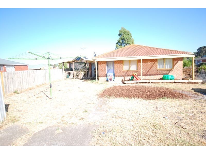 14 Godwin Crescent, Cranbourne North VIC 3977