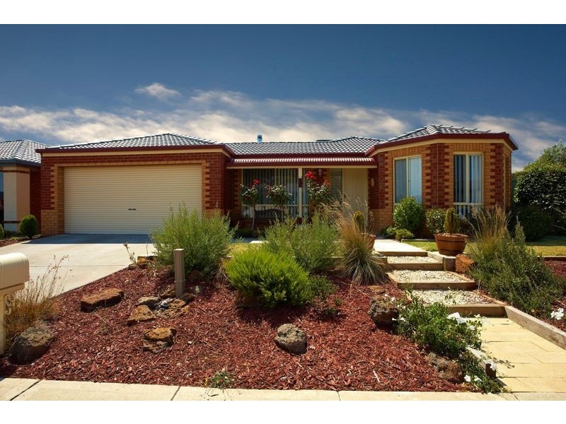 26 Briar Crest Drive, Cranbourne East VIC 3977