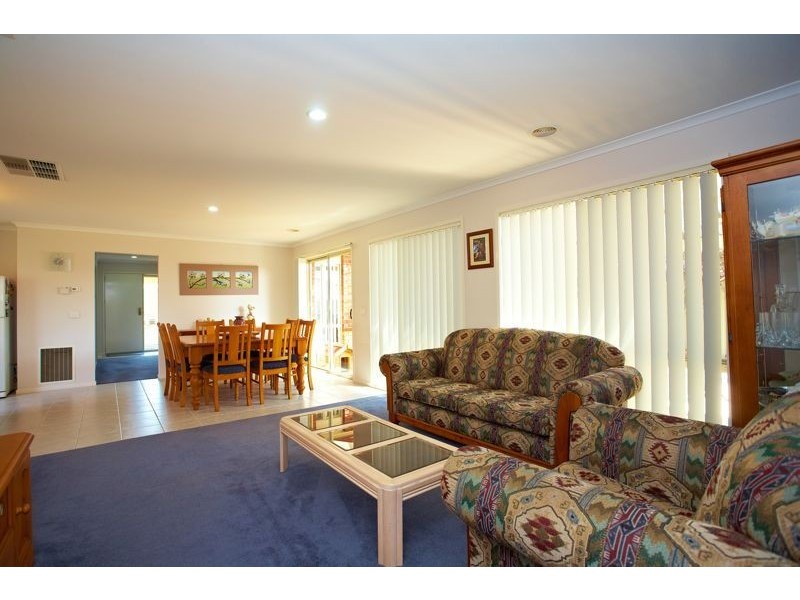 26 Briar Crest Drive, Cranbourne East VIC 3977