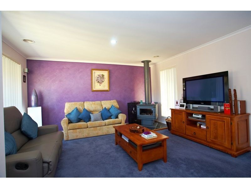 26 Briar Crest Drive, Cranbourne East VIC 3977