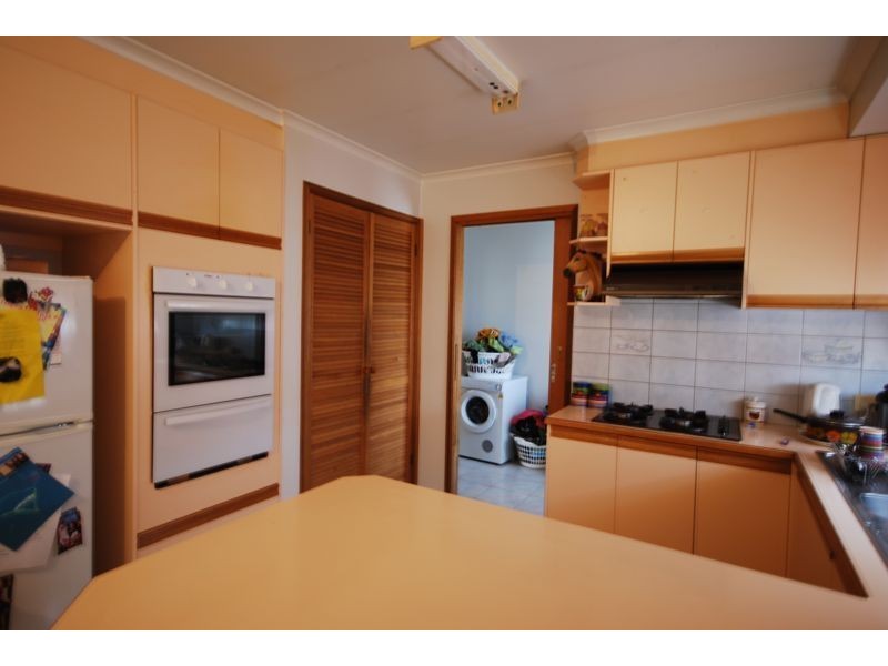 2/12 Isaac Smith Crescent, Cranbourne VIC 3977