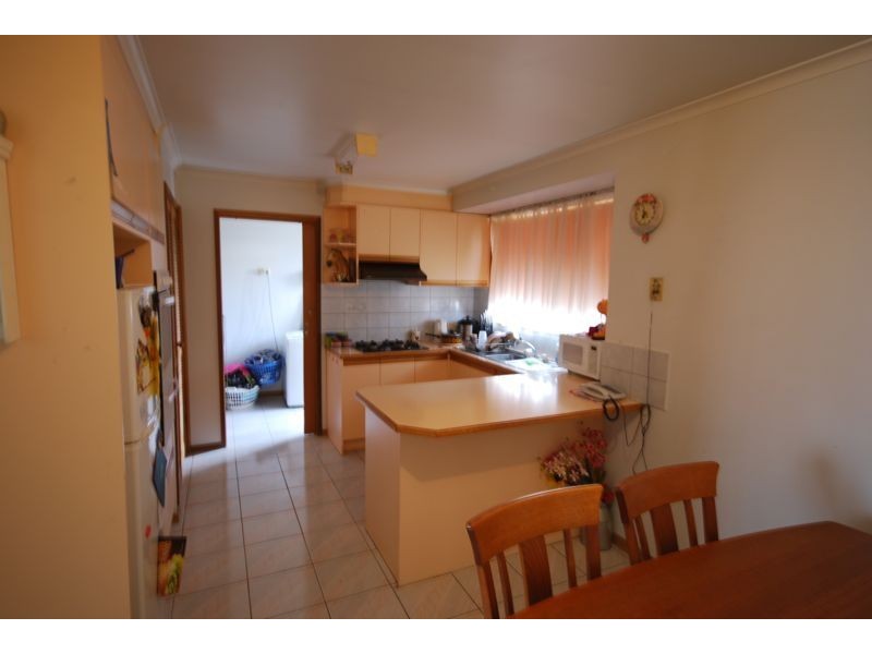 2/12 Isaac Smith Crescent, Cranbourne VIC 3977