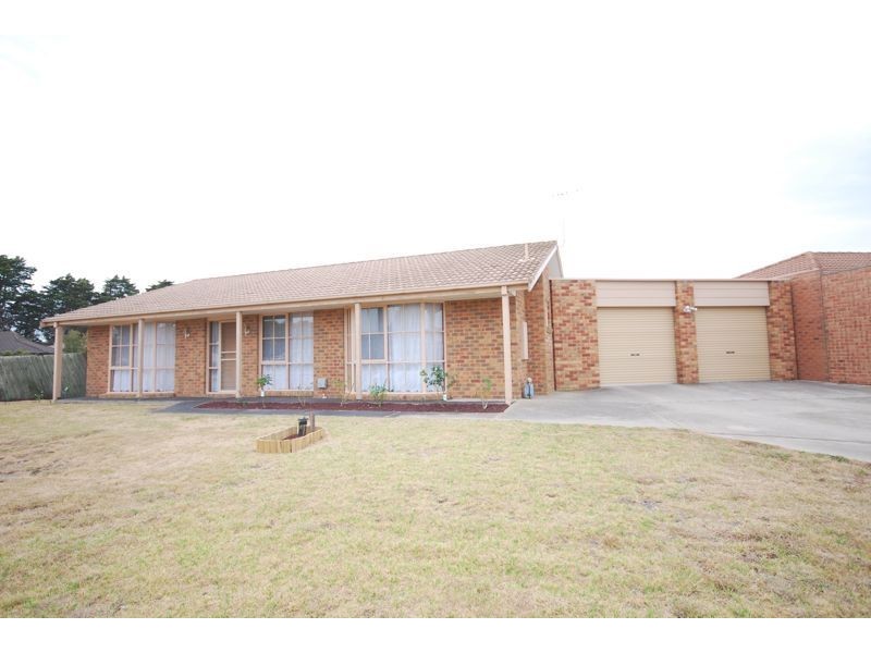 88 Lawless Drive, Cranbourne North VIC 3977