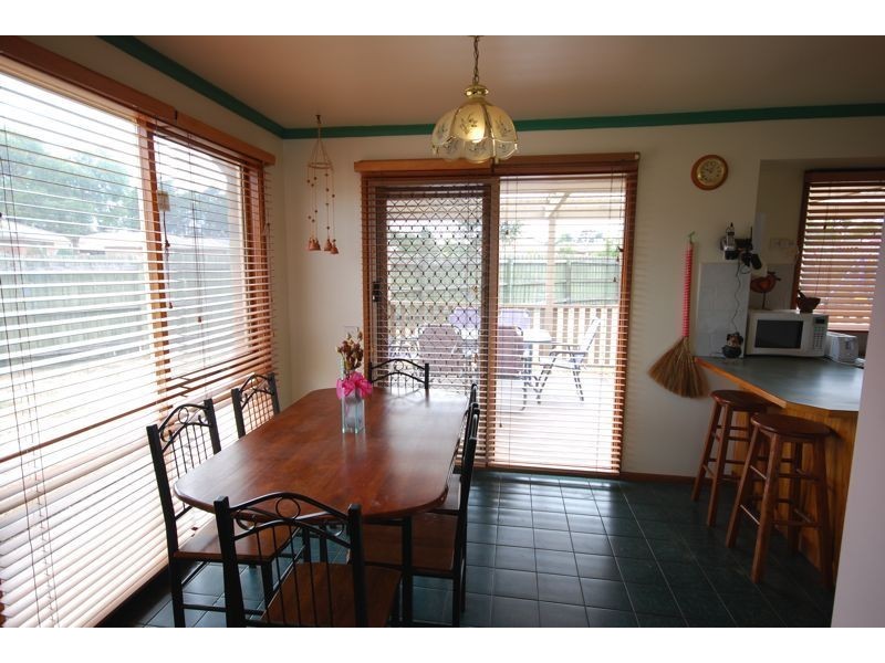 88 Lawless Drive, Cranbourne North VIC 3977