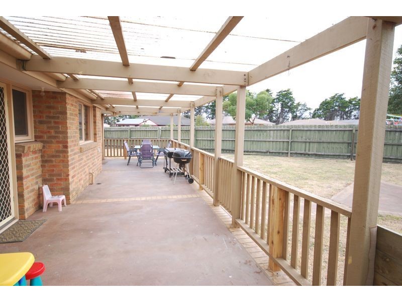 88 Lawless Drive, Cranbourne North VIC 3977