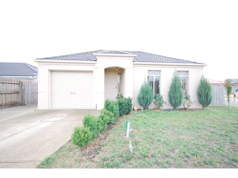 34 Bellbrae Crescent, Cranbourne VIC 3977