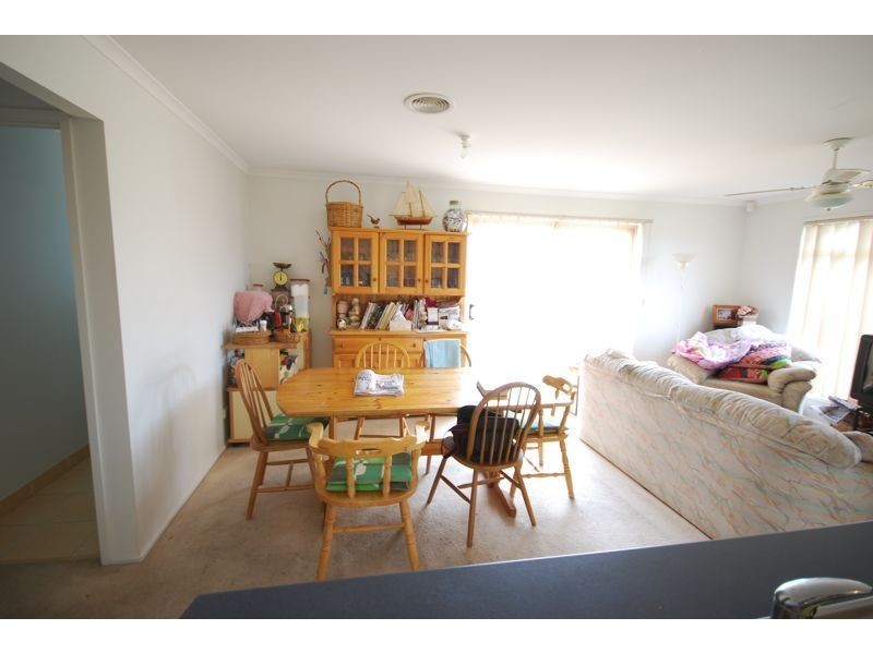 34 Bellbrae Crescent, Cranbourne VIC 3977