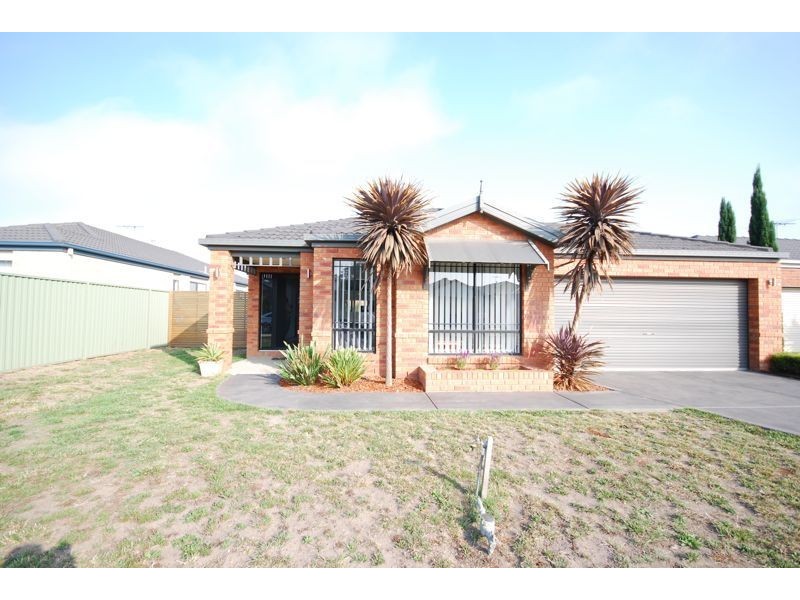 45 Scotsdale Drive, Cranbourne East VIC 3977