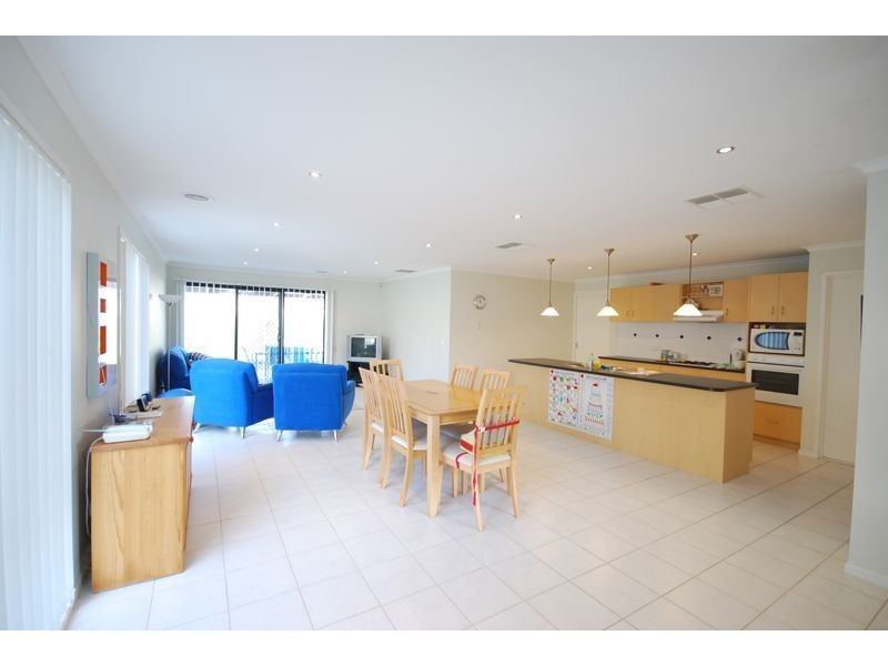 45 Scotsdale Drive, Cranbourne East VIC 3977