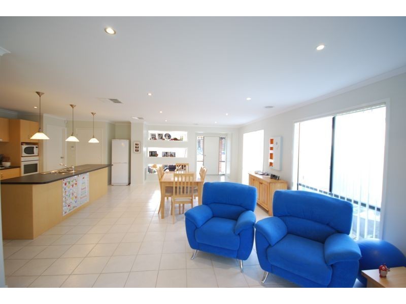 45 Scotsdale Drive, Cranbourne East VIC 3977