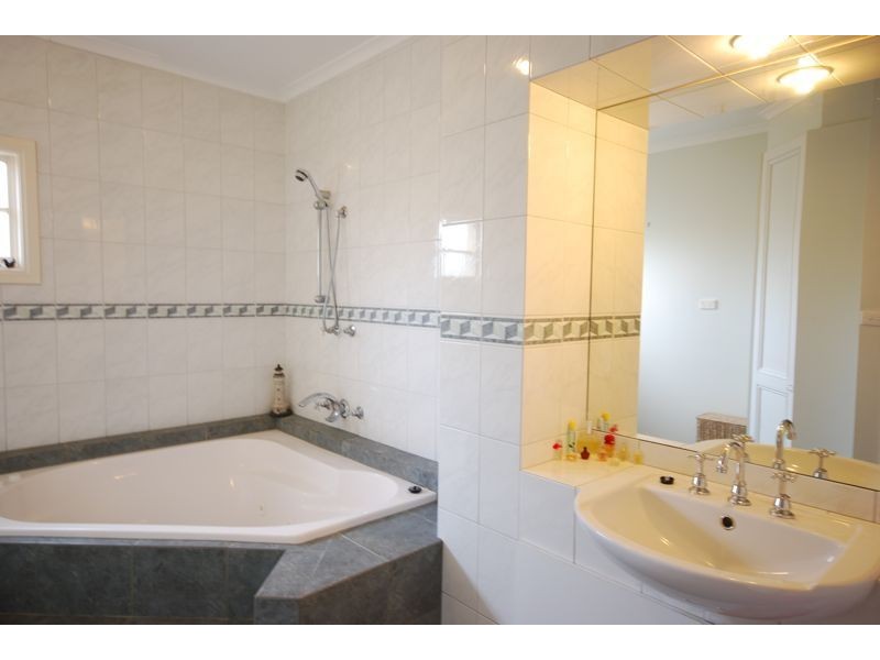 104 Waverley Park Drive, Cranbourne North VIC 3977