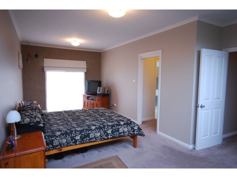 104 Waverley Park Drive, Cranbourne North VIC 3977