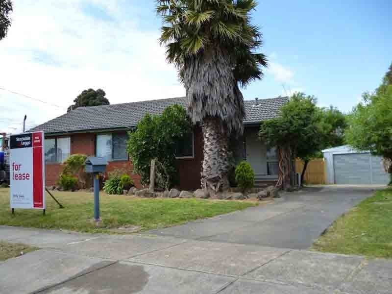 18 Dunbar Avenue, Cranbourne VIC 3977
