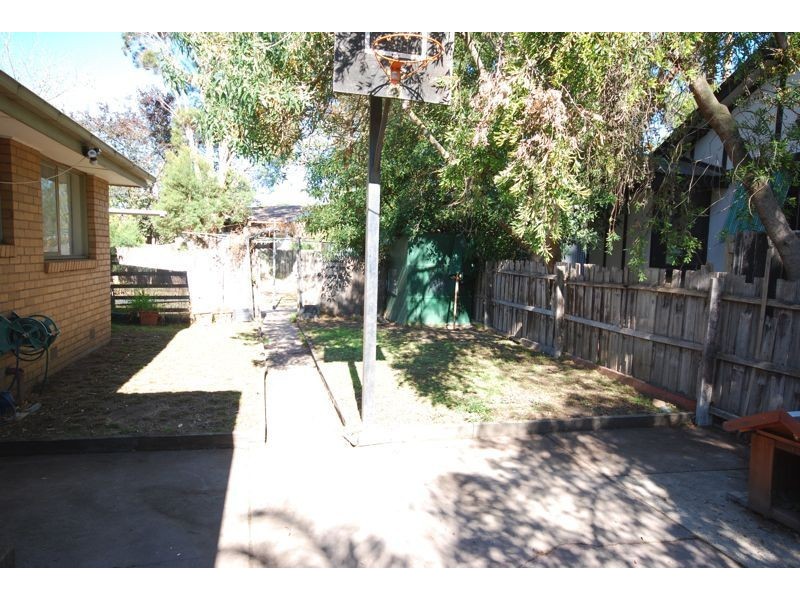 25 Roberts Road, Cranbourne VIC 3977