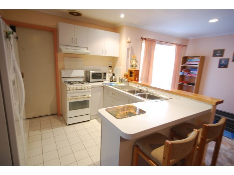 6 Nesbit Court, Cranbourne North VIC 3977
