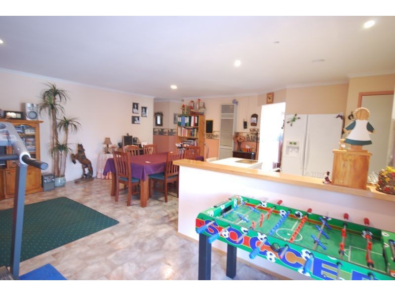 6 Nesbit Court, Cranbourne North VIC 3977