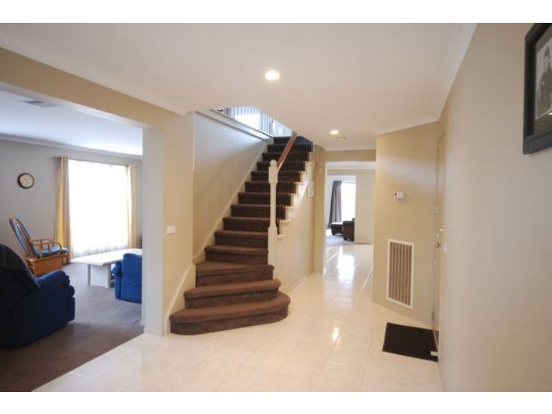 3 Pellenor Lane, Cranbourne East VIC 3977