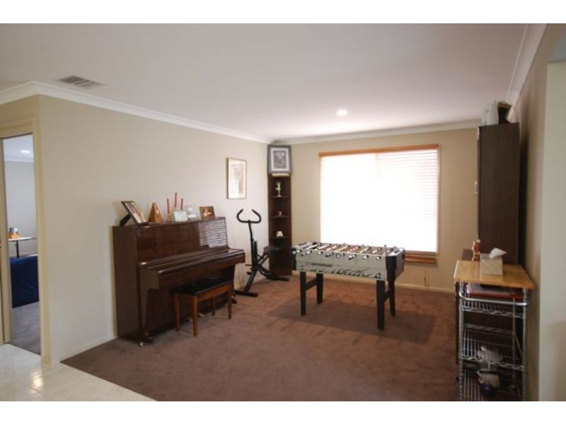 3 Pellenor Lane, Cranbourne East VIC 3977