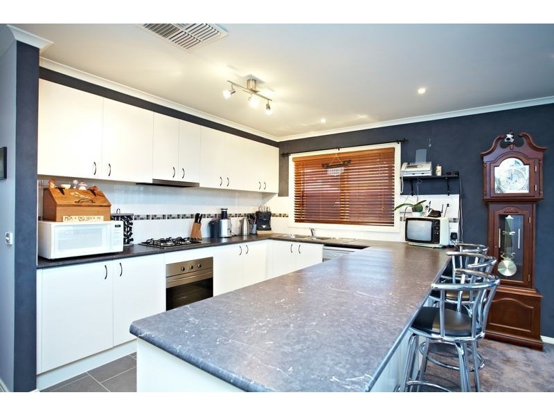 12 Venus Place, Cranbourne VIC 3977