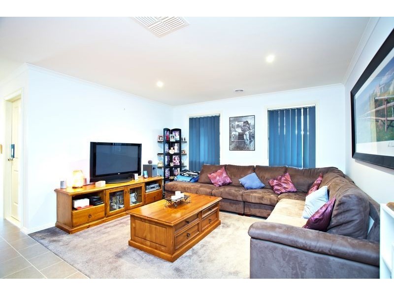 12 Venus Place, Cranbourne VIC 3977