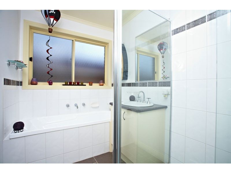 12 Venus Place, Cranbourne VIC 3977