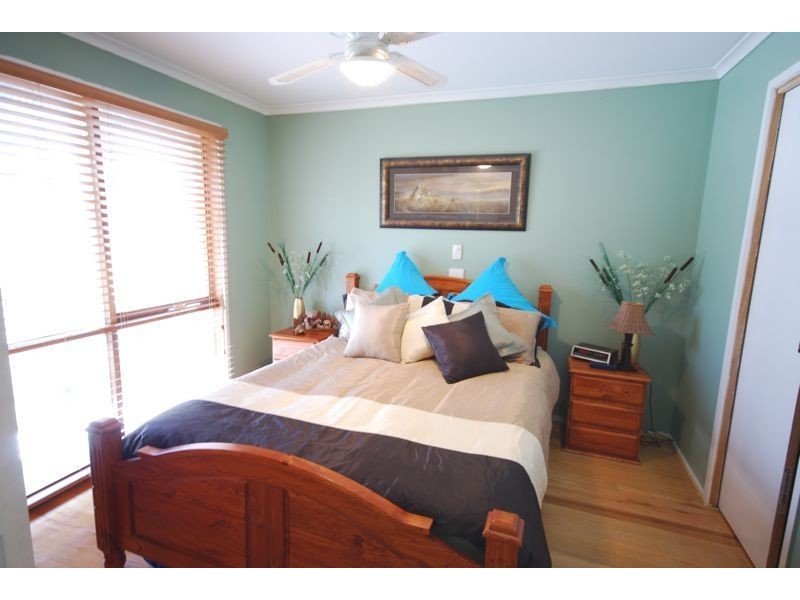 6 Nesbit Court, Cranbourne North VIC 3977