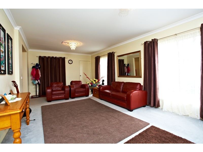 25 Violet Way, Cranbourne VIC 3977