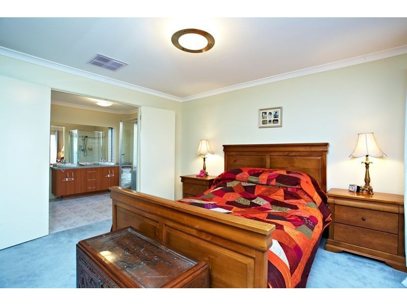 25 Violet Way, Cranbourne VIC 3977