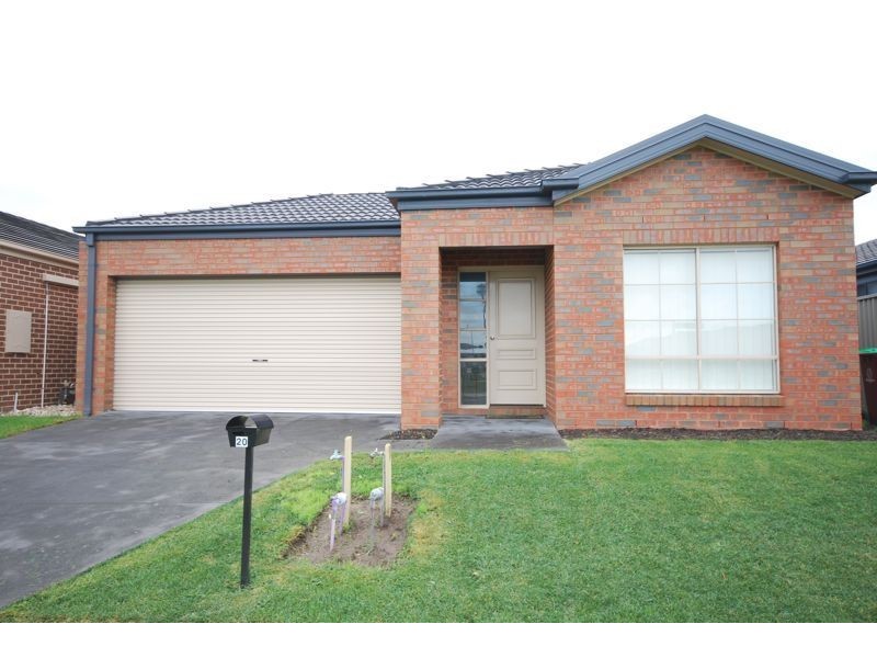 20 Tyndall Street, Cranbourne East VIC 3977