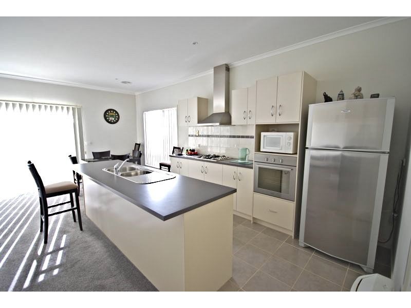 20 Tyndall Street, Cranbourne East VIC 3977