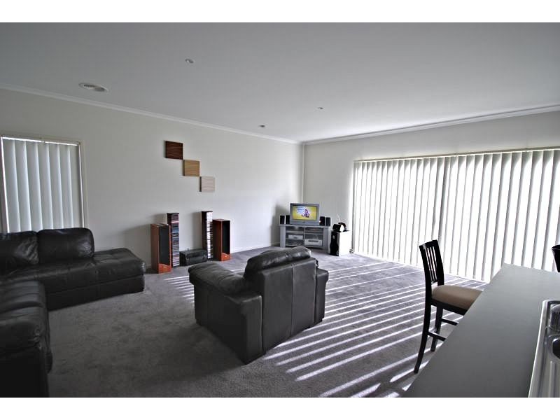 20 Tyndall Street, Cranbourne East VIC 3977