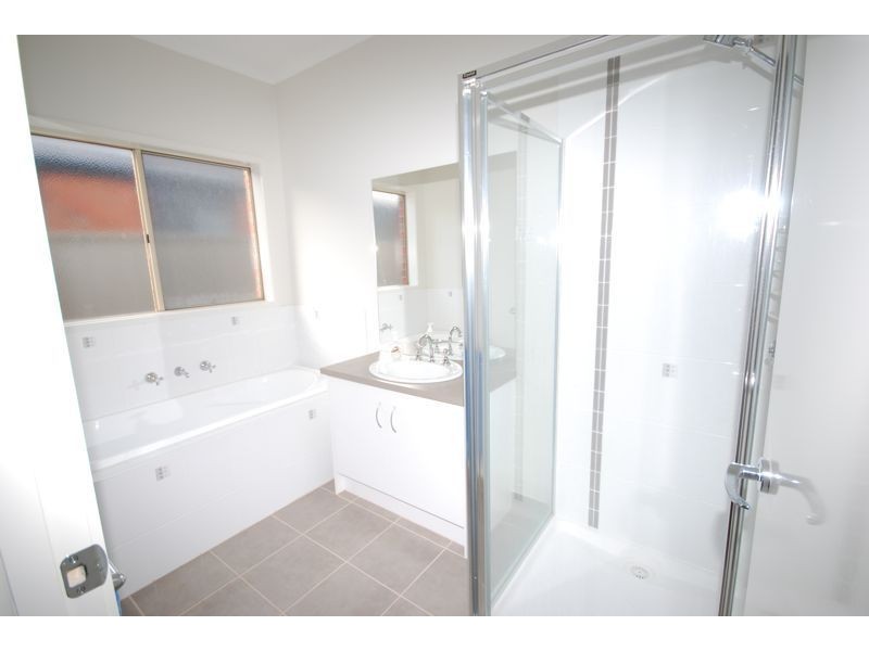 20 Tyndall Street, Cranbourne East VIC 3977