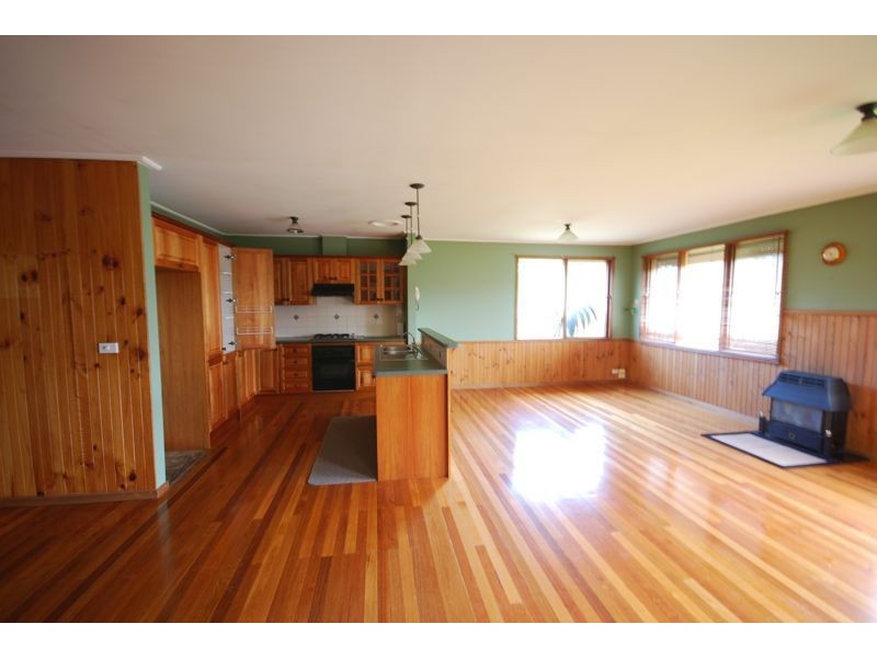 1 Highview Avenue, Cranbourne VIC 3977