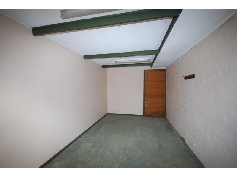 1 Highview Avenue, Cranbourne VIC 3977