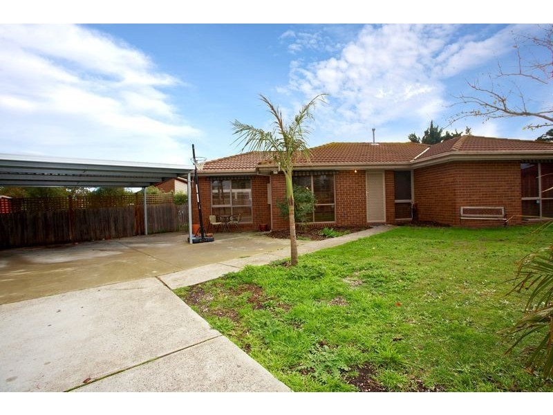 6 Nesbit Court, Cranbourne North VIC 3977